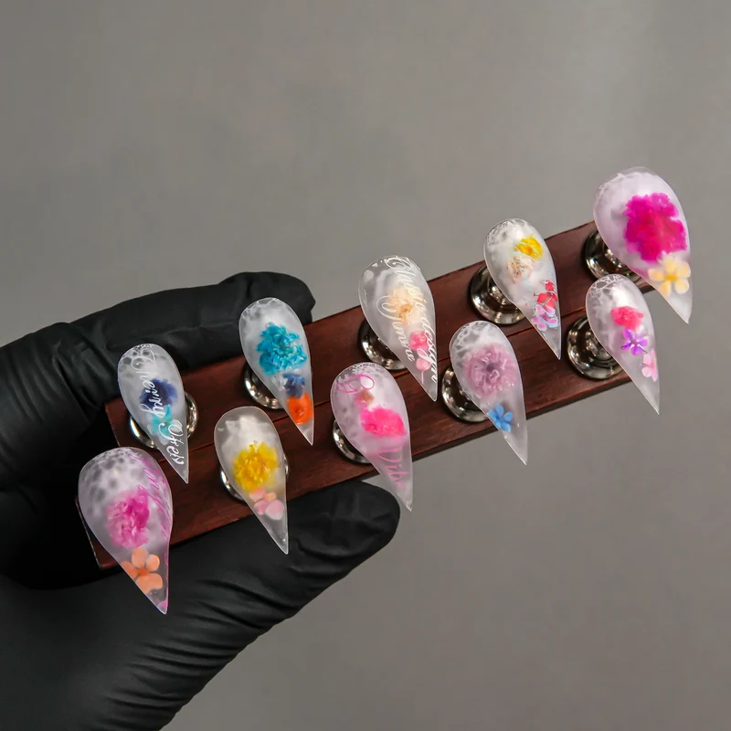 Stiletto Press-On Nagelverstärkungen mit Edelsteinakzenten