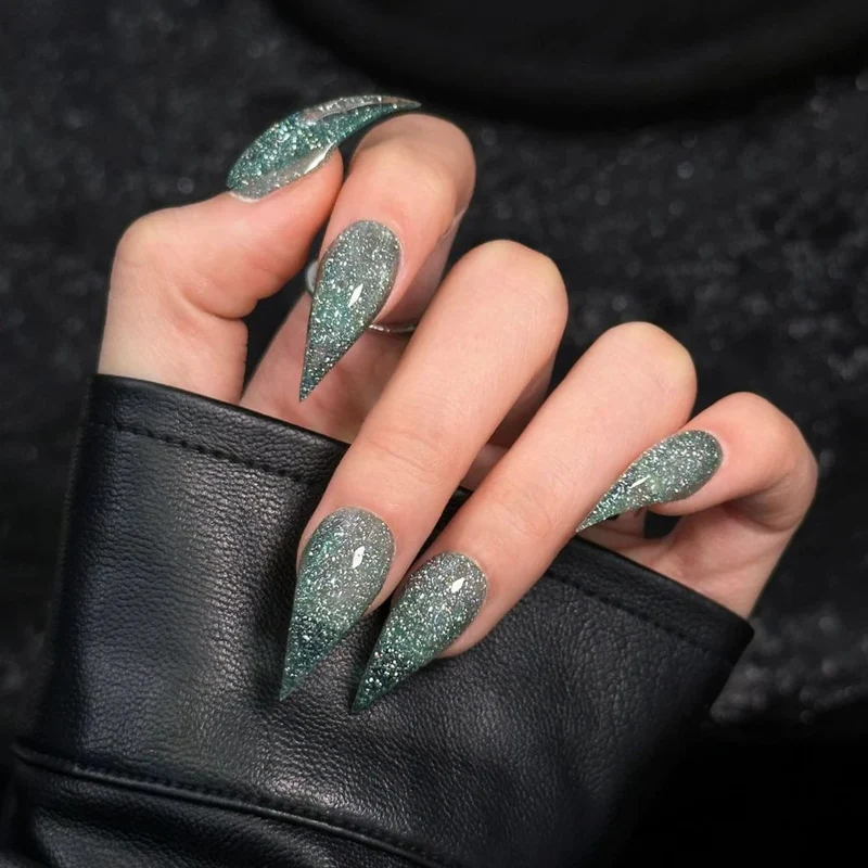 Stiletto Press-On Nagelverstärkungen mit Edelsteinakzenten