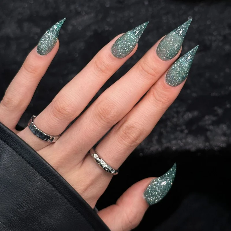 Stiletto Press-On Nagelverstärkungen mit Edelsteinakzenten