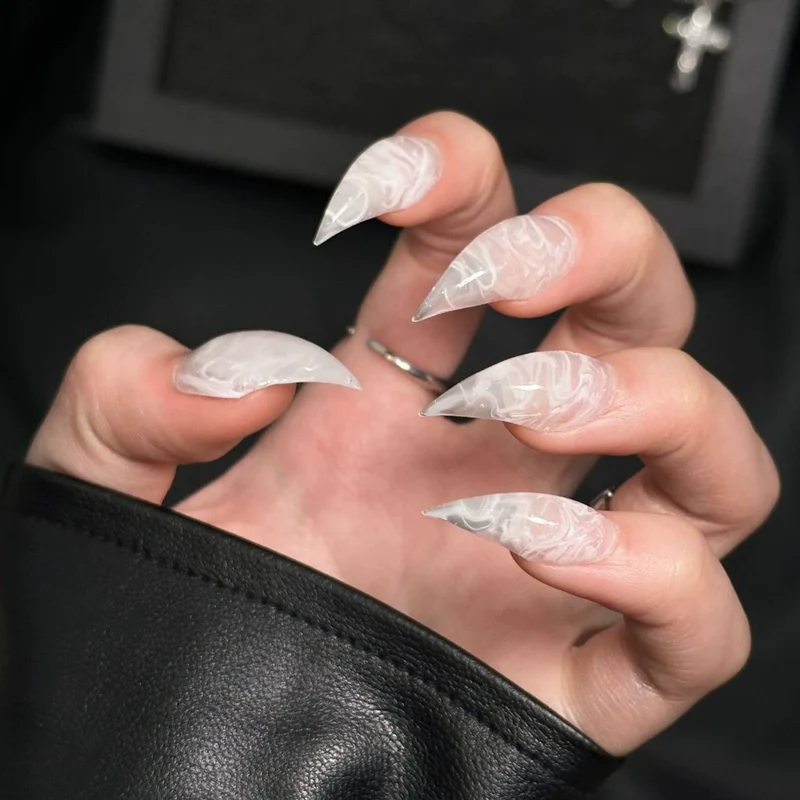 Stiletto Press-On Nagelverstärkungen mit Edelsteinakzenten