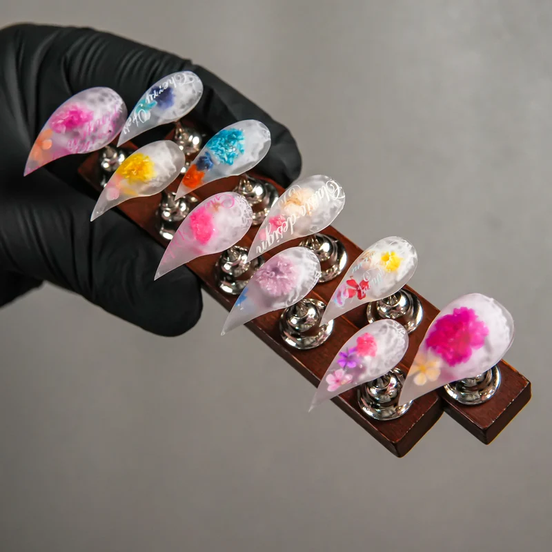 Stiletto Press-On Nagelverstärkungen mit Edelsteinakzenten