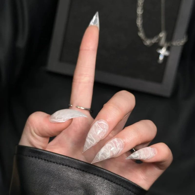 Stiletto Press-On Nagelverstärkungen mit Edelsteinakzenten