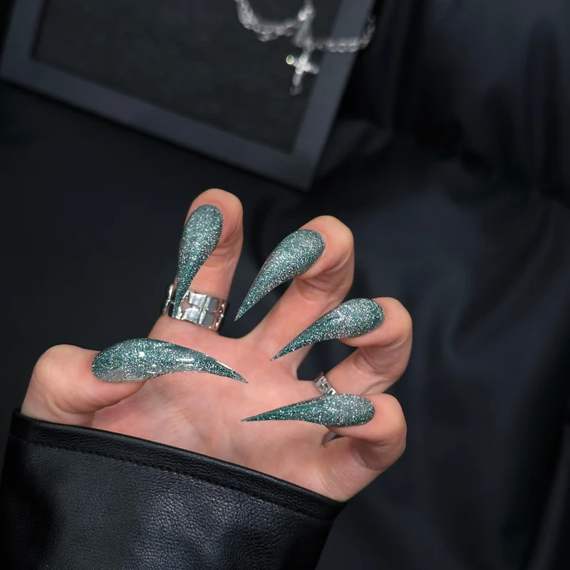 Stiletto Press-On Nagelverstärkungen mit Edelsteinakzenten