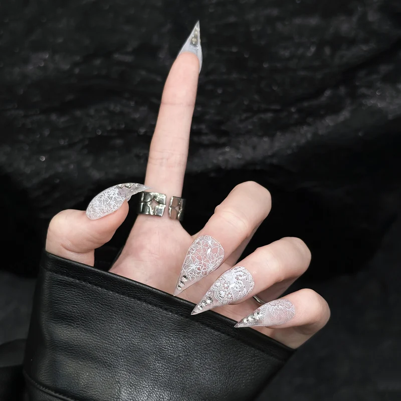 Stiletto Press-On Nagelverstärkungen mit Edelsteinakzenten