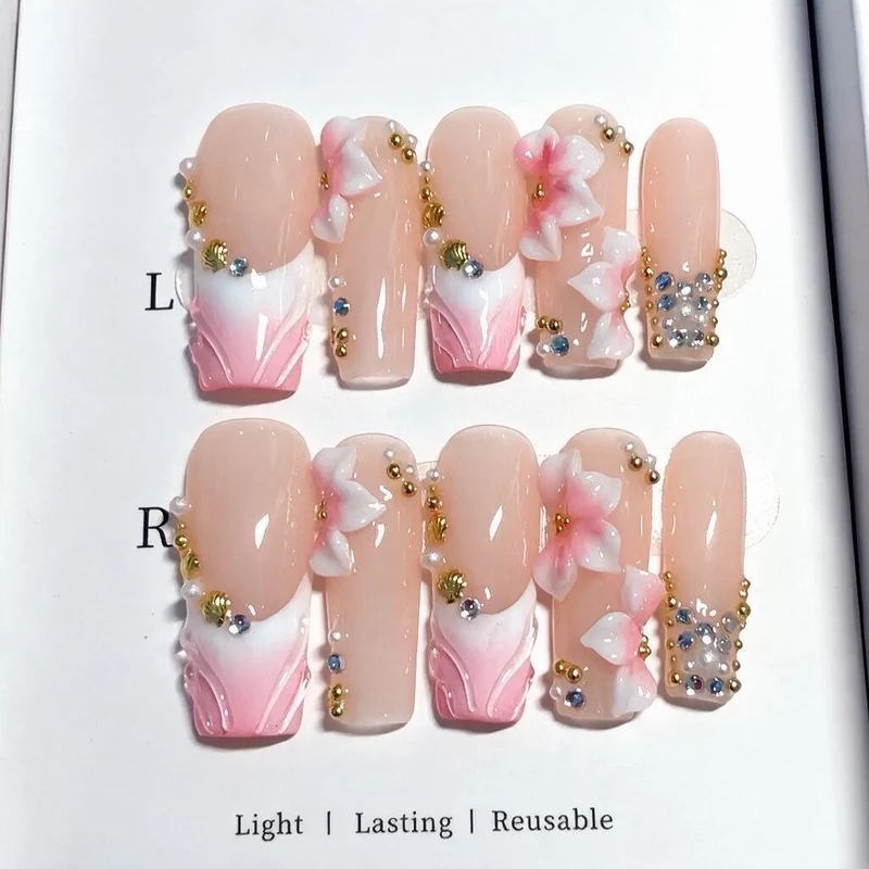 Elegante Blumen Press-On Nagelkunst Set