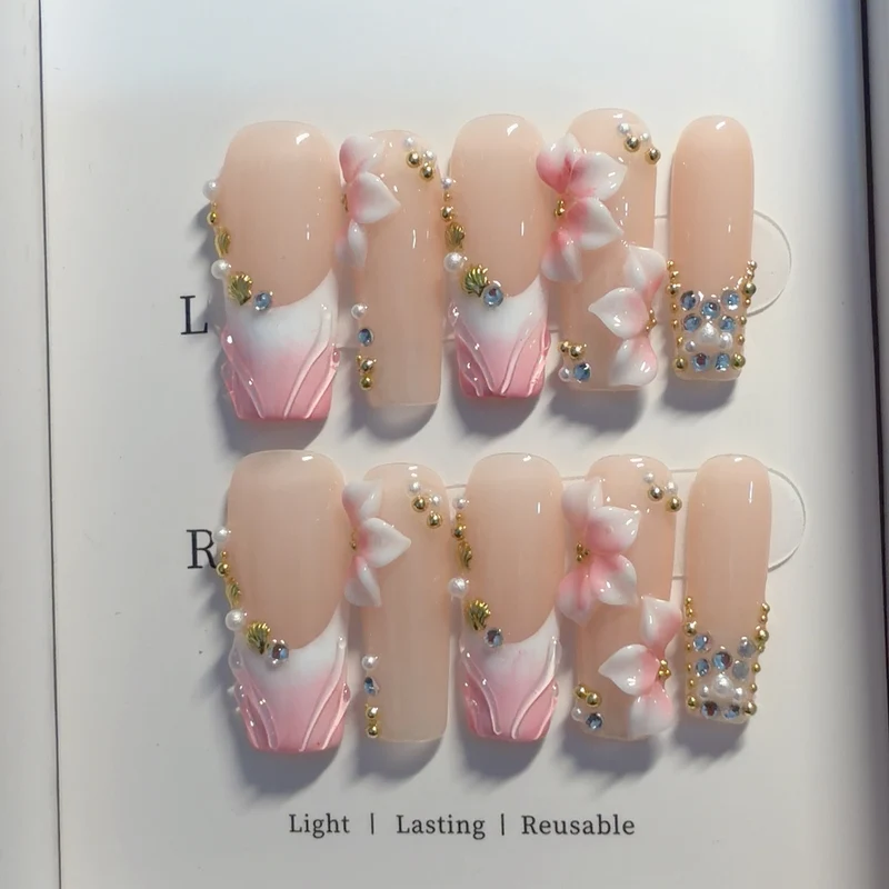 Elegante Blumen Press-On Nagelkunst Set