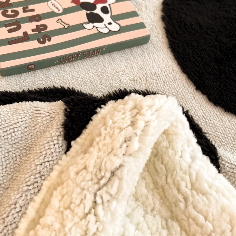 Gemütliche floral gemusterte Fleece-Decke