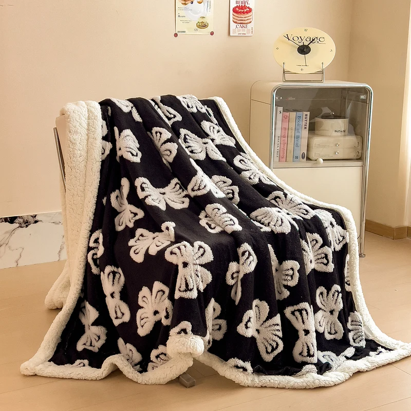 Gemütliche floral gemusterte Fleece-Decke