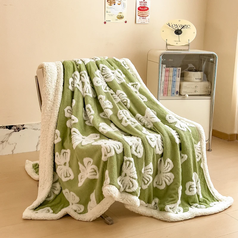 Gemütliche floral gemusterte Fleece-Decke