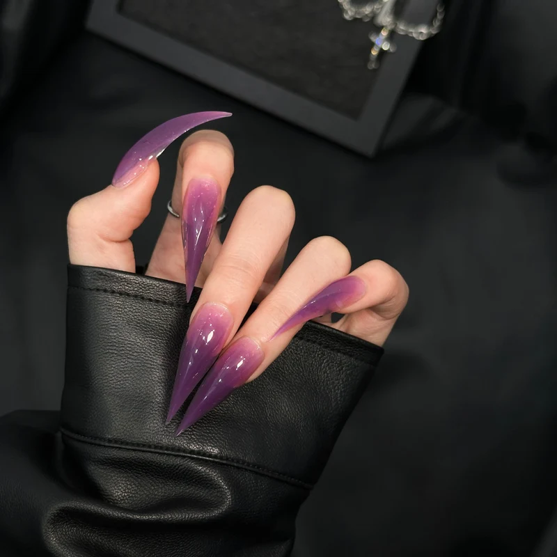 Stiletto Nagelverlängerungen mit Ombre-Effekt
