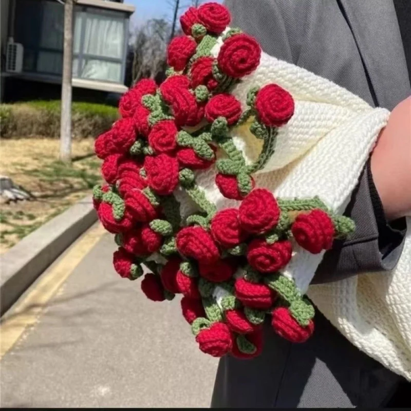 Handgefertigter gehäkelter Blumenstrauß