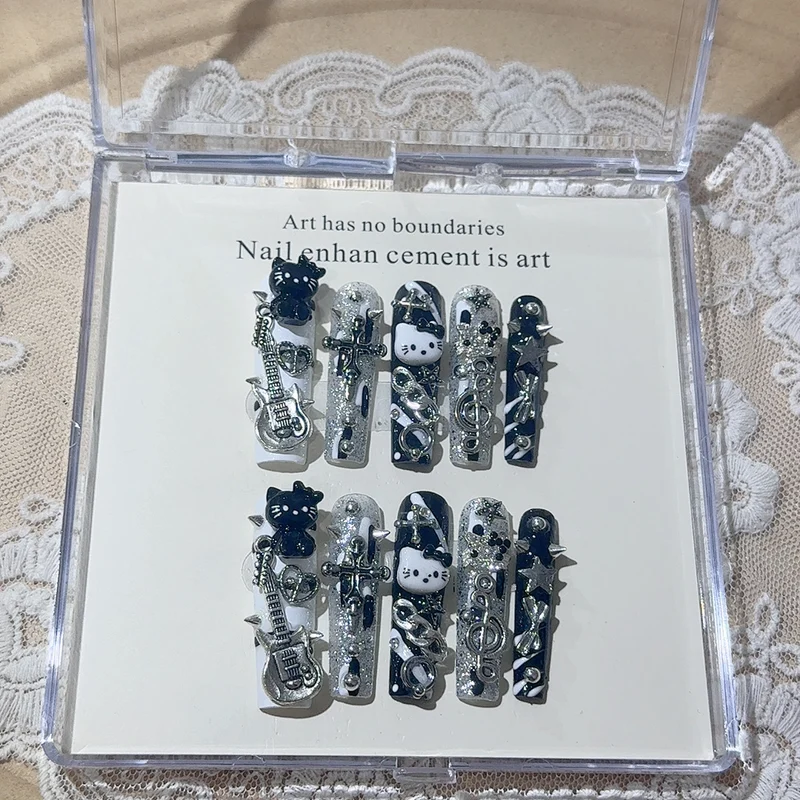 Künstlerisch thematisiertes Nagelkunstset