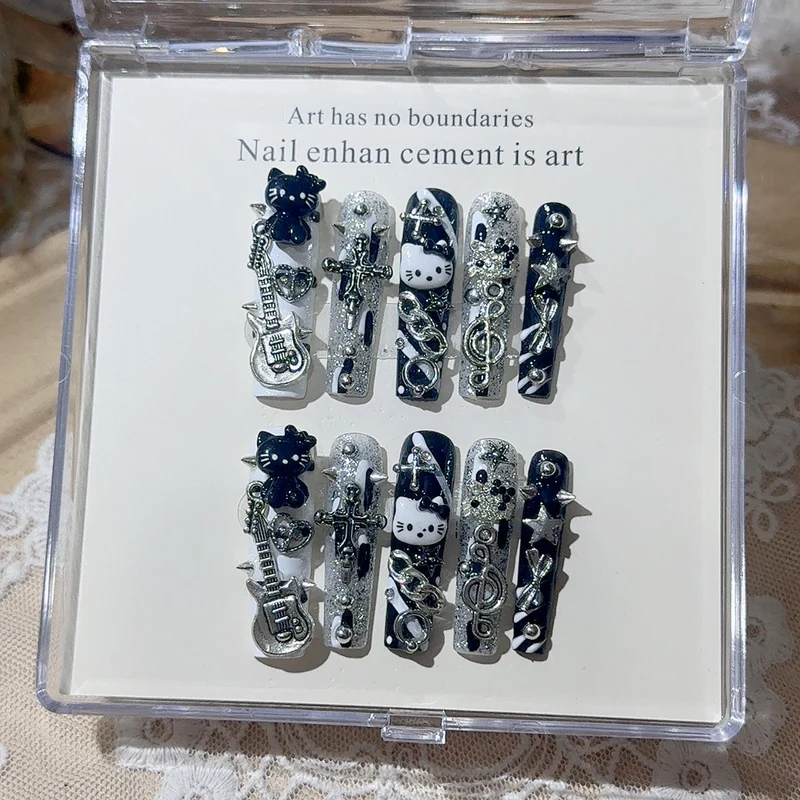 Künstlerisch thematisiertes Nagelkunstset