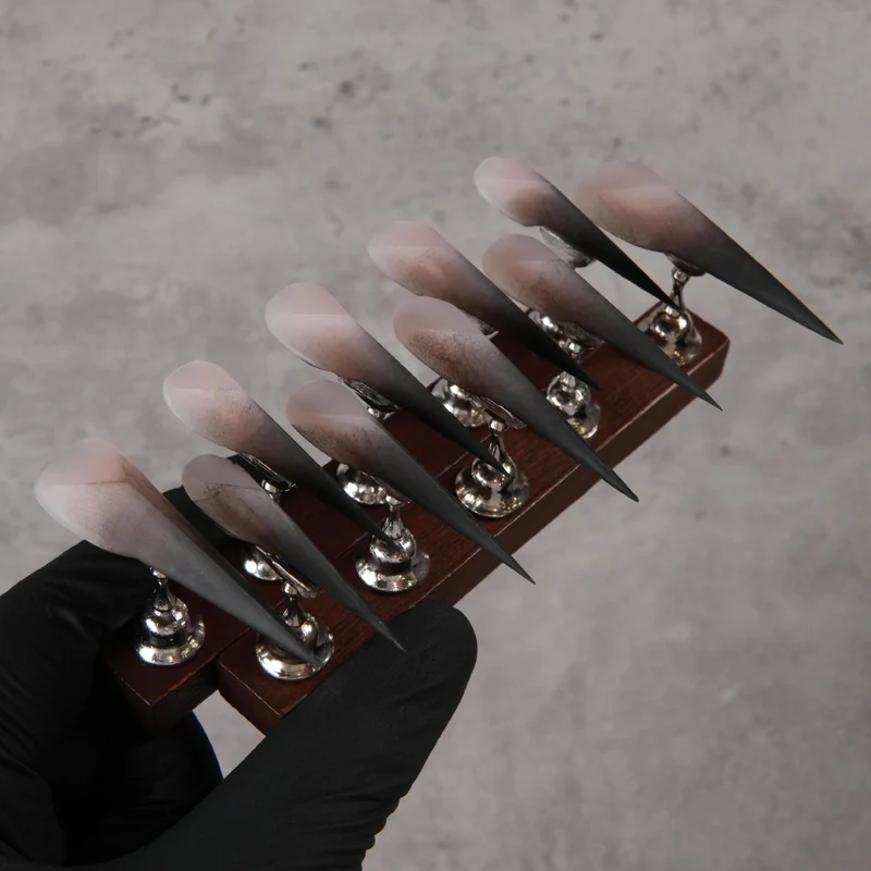 Scharfe Stiletto Nagelverzierungen