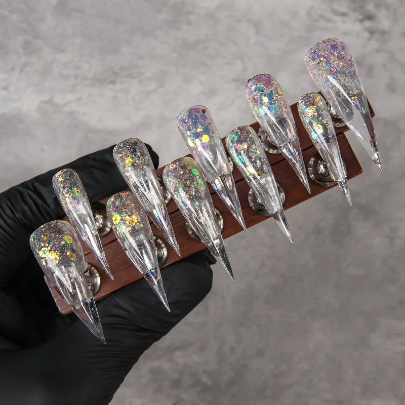 Skulptierte Stiletto Press-On Nagelspitzen