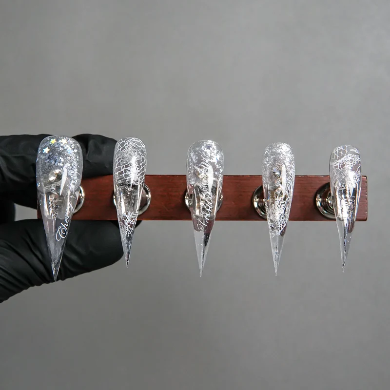 Skulptierte Stiletto Press-On Nagelspitzen