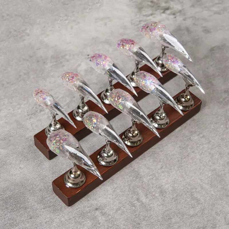Skulptierte Stiletto Press-On Nagelspitzen