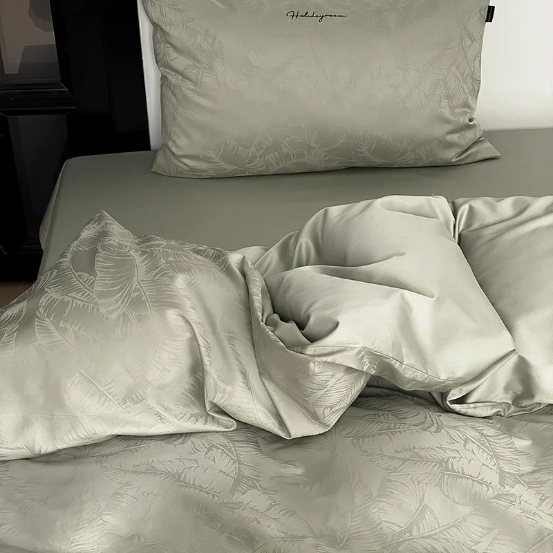 Premium-Satin-Bettwäschegarnitur mit geprägtem Monstera-Blattrelief und knitterarmem Finish