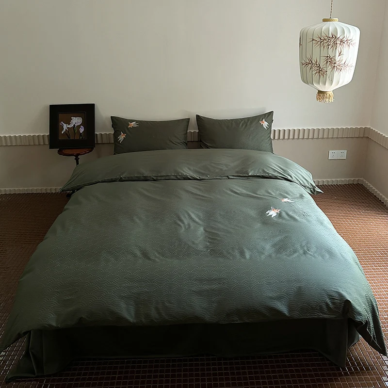 Premium-Bettbezug-Garnitur aus Baumwollsatin mit gewebtem Wellenjacquard und Koi-Stickerei