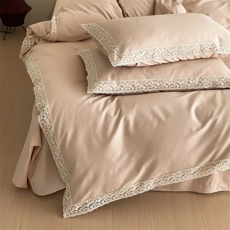 Luxuriöses Satin-Bettwäsche-Set mit feiner Spitzenkante