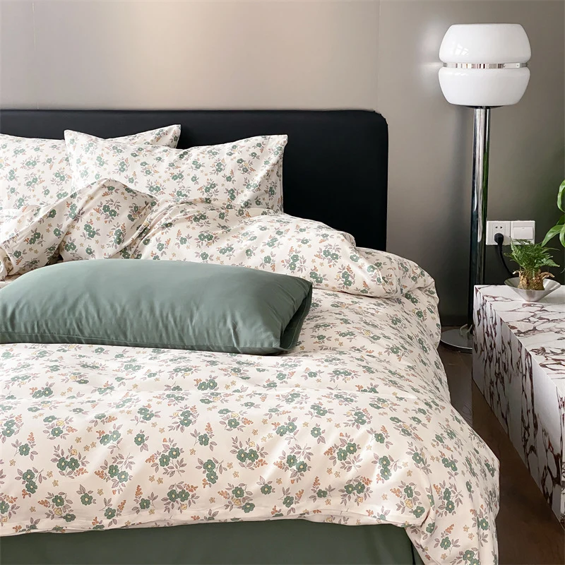 Wendbares Bettbezugsset aus Baumwoll-Perkal mit zartem Wildblumen-Motiv und Kissenhüllen