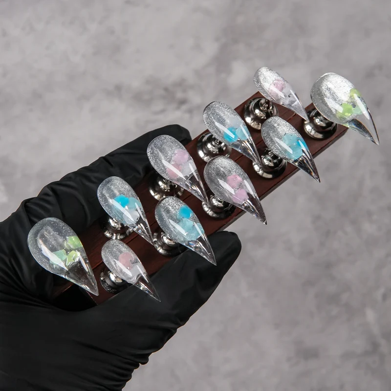 Luxuriöses künstlerisches Stiletto Press-On-Nagelset