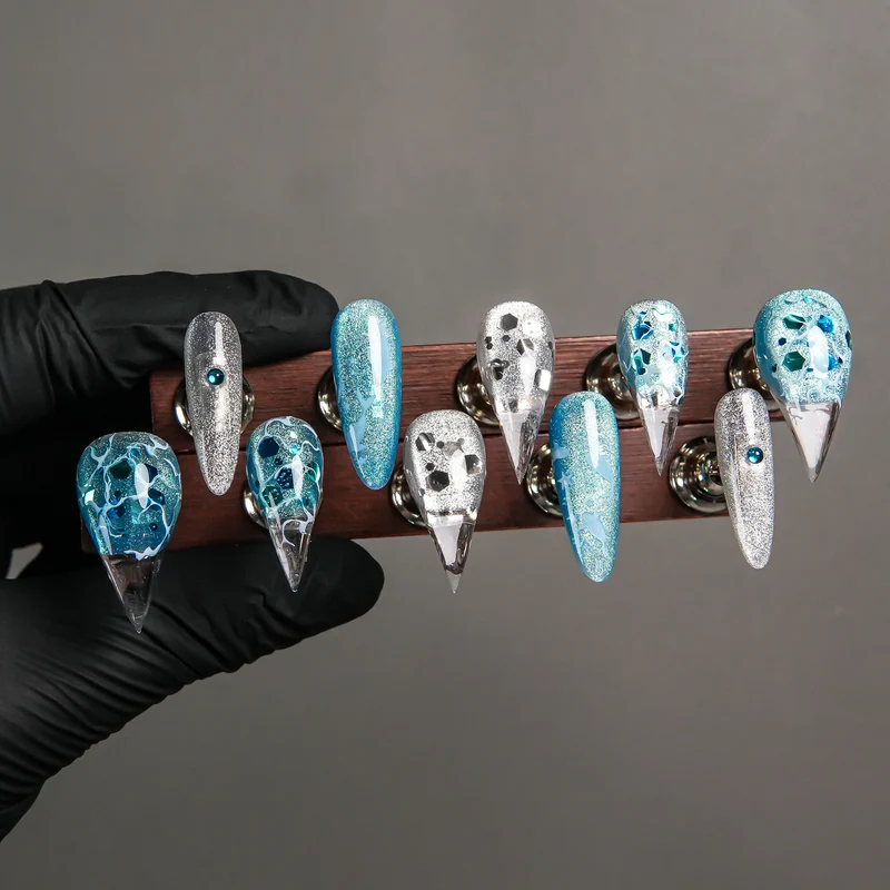 Luxuriöses künstlerisches Stiletto Press-On-Nagelset