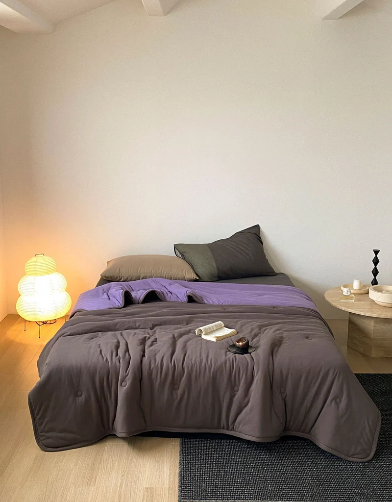 Ultraleichte klimaregulierende Steppdecke mit Kompaktfüllung und Baumwoll-Oberfläche