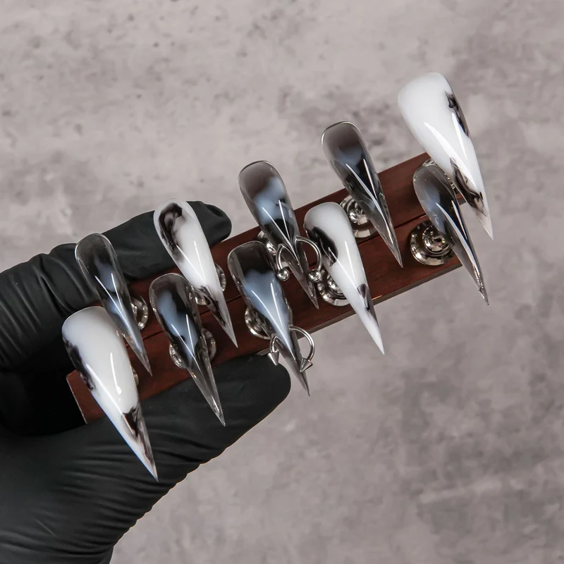 Glänzende Stiletto Druck-Nägel