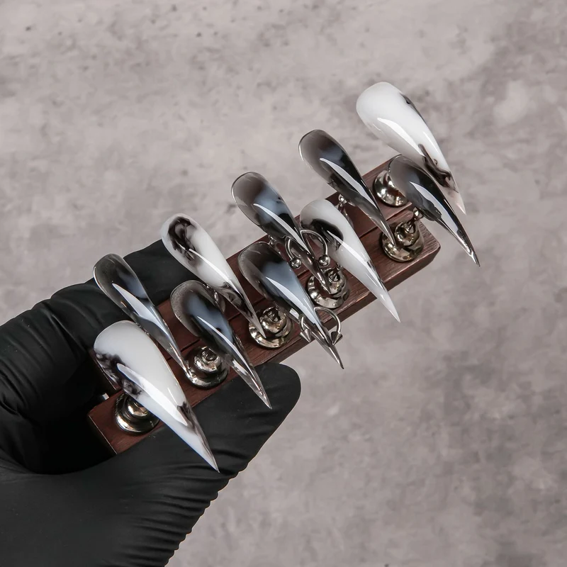 Glänzende Stiletto Druck-Nägel