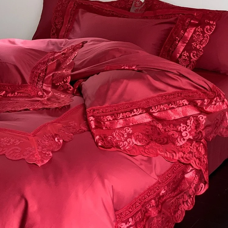 Luxuriöse Rüschen-Bettgarnitur aus Baumwollsatin mit feiner Jacquardstruktur und verdeckter Verschluss