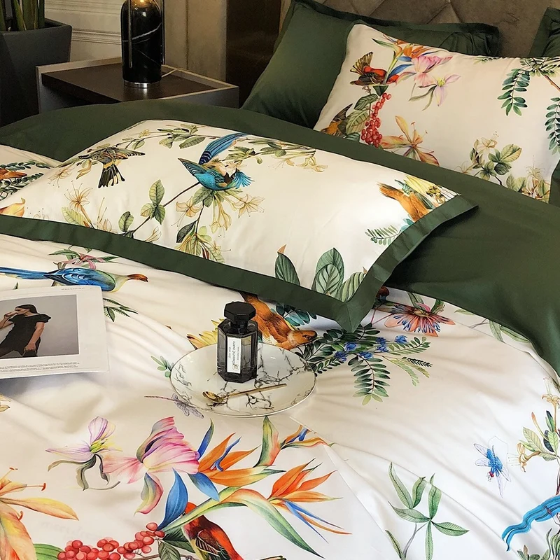 Luxuriöse Baumwollsatin-Bettwäschegarnitur mit exotischem Vogel- und Botanischem Print