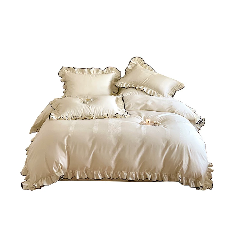 Edles Baumwollsatin-Bettgarnitur-Set mit Volant-Rüschen, Jacquard‑Blütenbordüre und Kontrastkeder