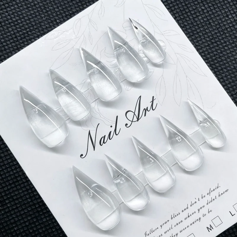 Glatte Stiletto-Nagelspitzen