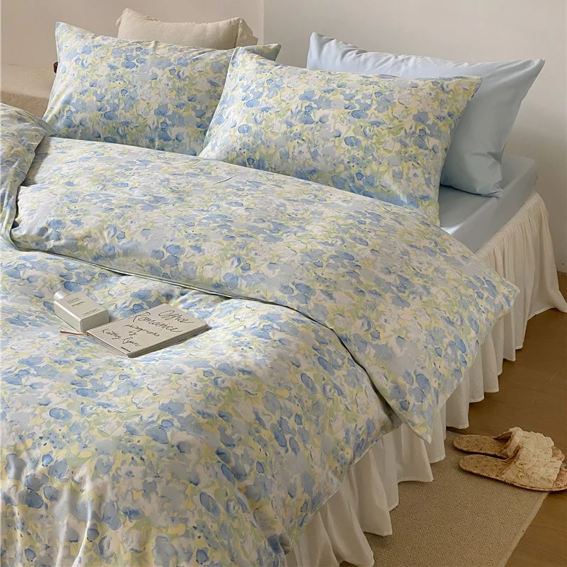 Bettbezug-Garnitur aus feinem Baumwollsatin mit aquarelliertem Blumenprint und atmungsaktivem Perkal-Effekt