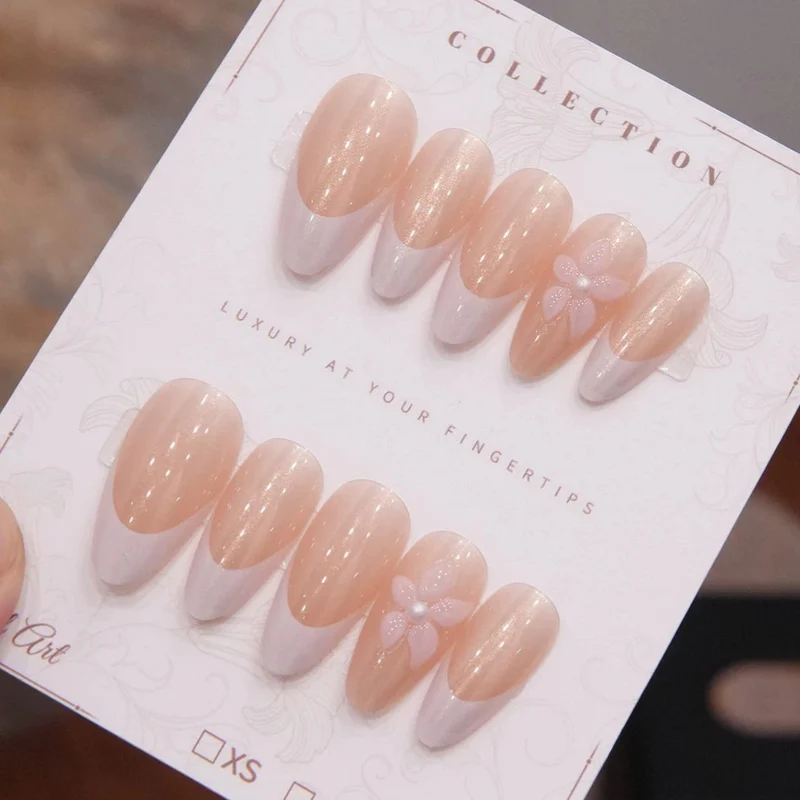 Floral Accent Press-On Nail Set