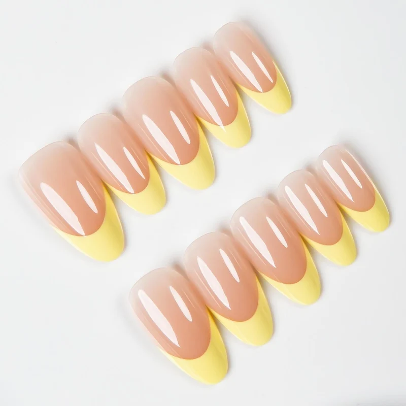 Elegante Press-On Nägel mit French Tip Design