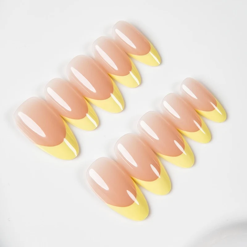 Elegante Press-On Nägel mit French Tip Design