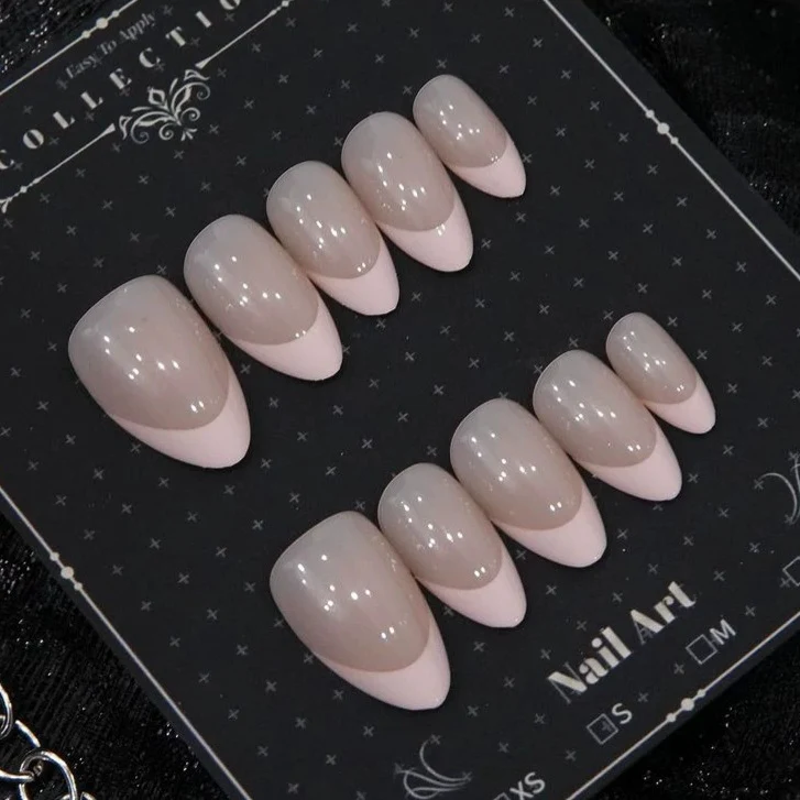 Elegantes Press-On Nageldesign-Set
