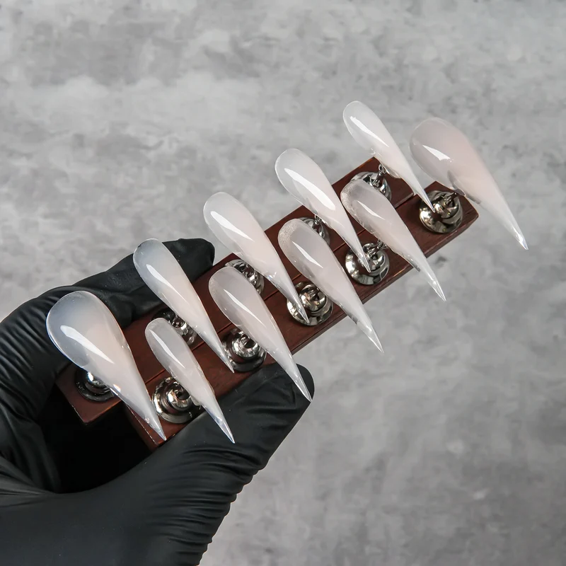 Elegante Stiletto Press-On Nagelspitzen
