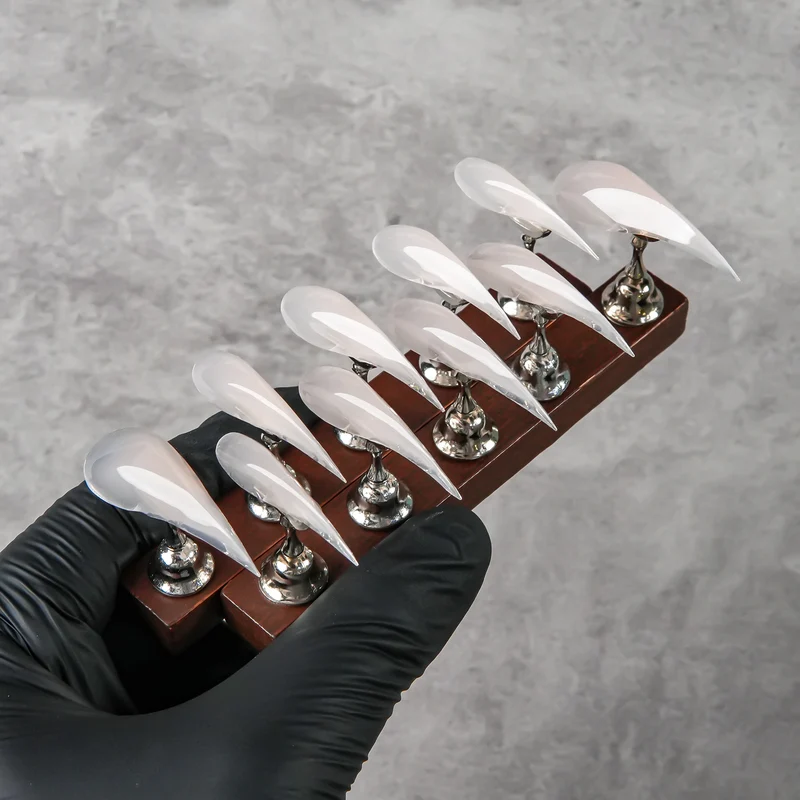 Elegante Stiletto Press-On Nagelspitzen