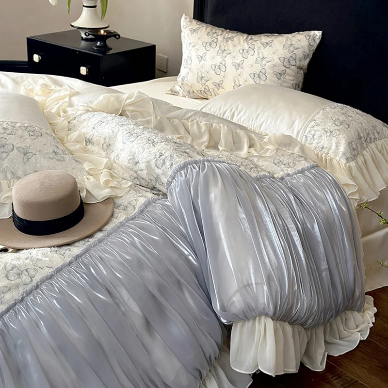 Luxus-Bettwäsche-Set mit gerafftem Satin-Dekor, floraler Jacquard-Bettdecke & Volant-Kissen