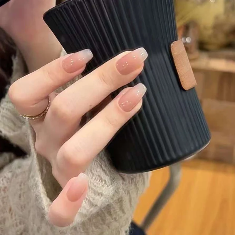Elegante Ombre-Nagelspitzen