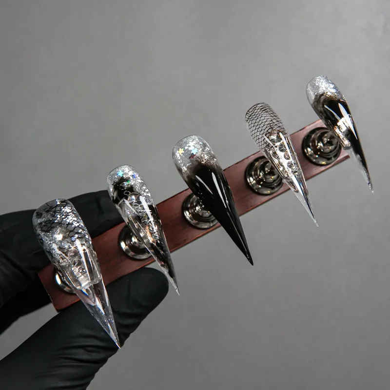 Dekorativer Stiletto Press-On Nagelset