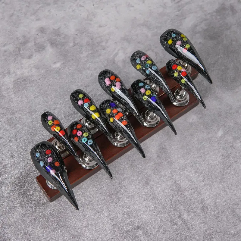 Dekorative Stiletto Press-On Nagelverbesserungen