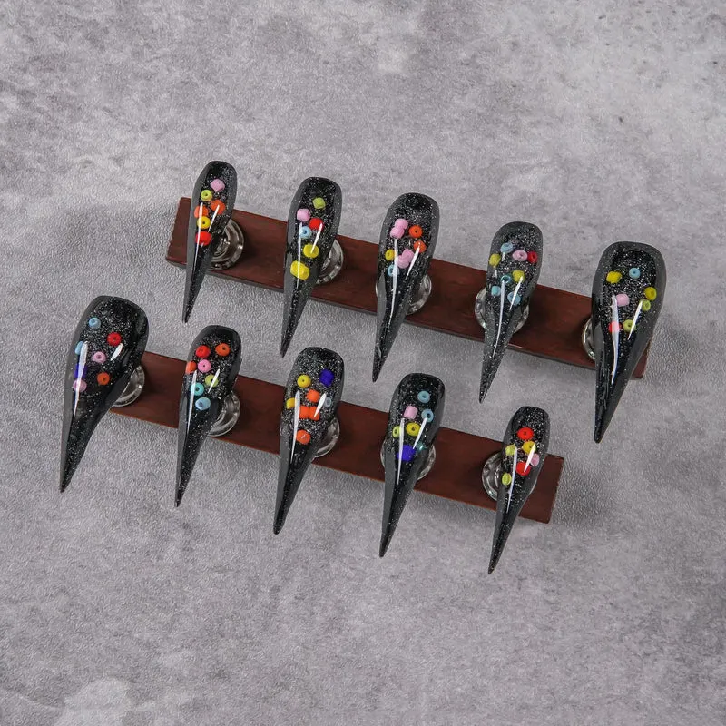 Dekorative Stiletto Press-On Nagelverbesserungen