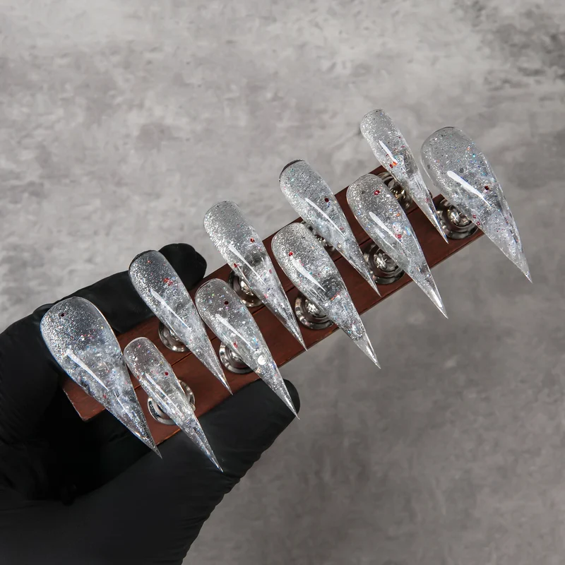 Glamouröser Stiletto Press-On Nagelset mit Glitzerelementen