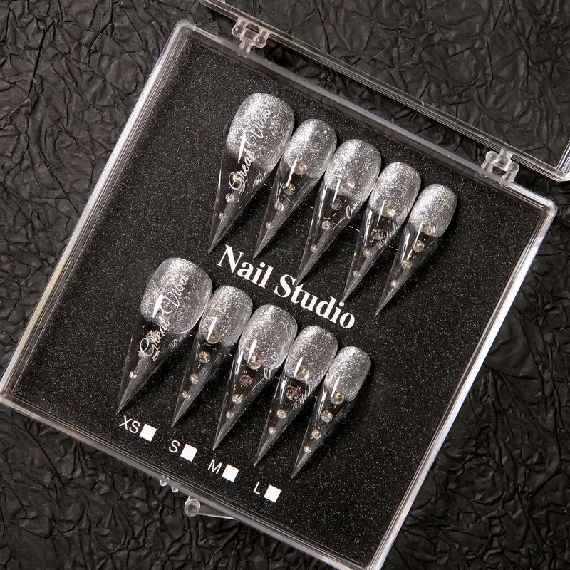 Glamouröse Stiletto Press-On Nagel Set mit Edelsteinakzenten 1791254959