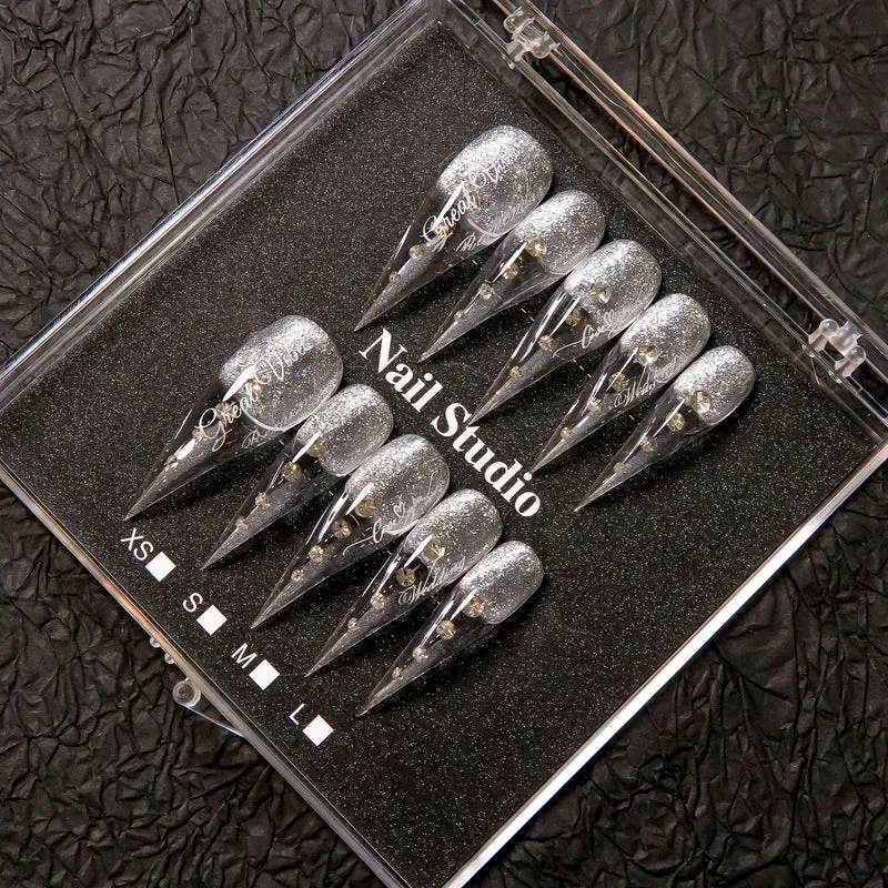 Glamouröse Stiletto Press-On Nagel Set mit Edelsteinakzenten 1791254959