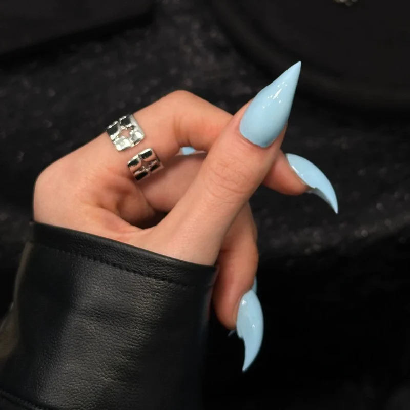 Elegante Stiletto Press-On Nagel Set mit glänzendem Finish